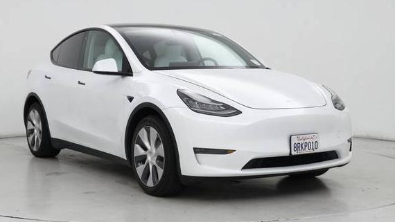 TESLA MODEL Y 2020 5YJYGDEE3LF017407 image